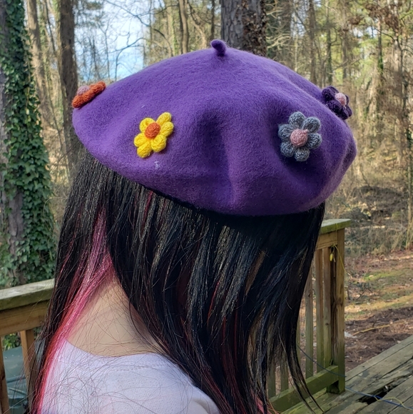 Dolls Kill Accessories - Adorable Purple Flower Beret Hat NWT 😍